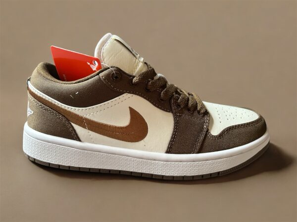 Tênis Nike Air Jordan 1 Low SE brown - Imagem 2