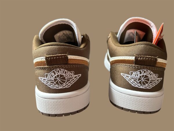 Tênis Nike Air Jordan 1 Low SE brown - Imagem 4