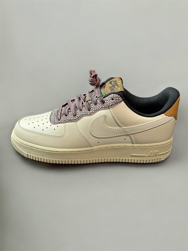 Nike Air Force 1 '07 LV8 Fossil - Imagem 2
